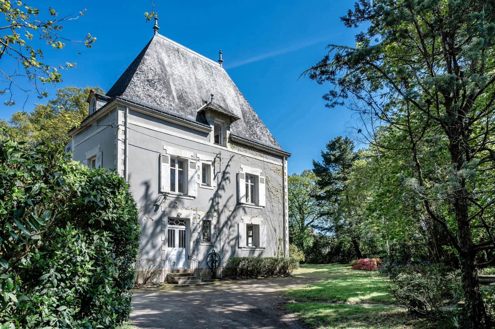 Le Manoir de La Plume dans son parc